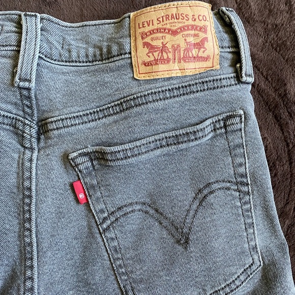 Levi's Faded Black Wash Denim - Picture 5 of 6